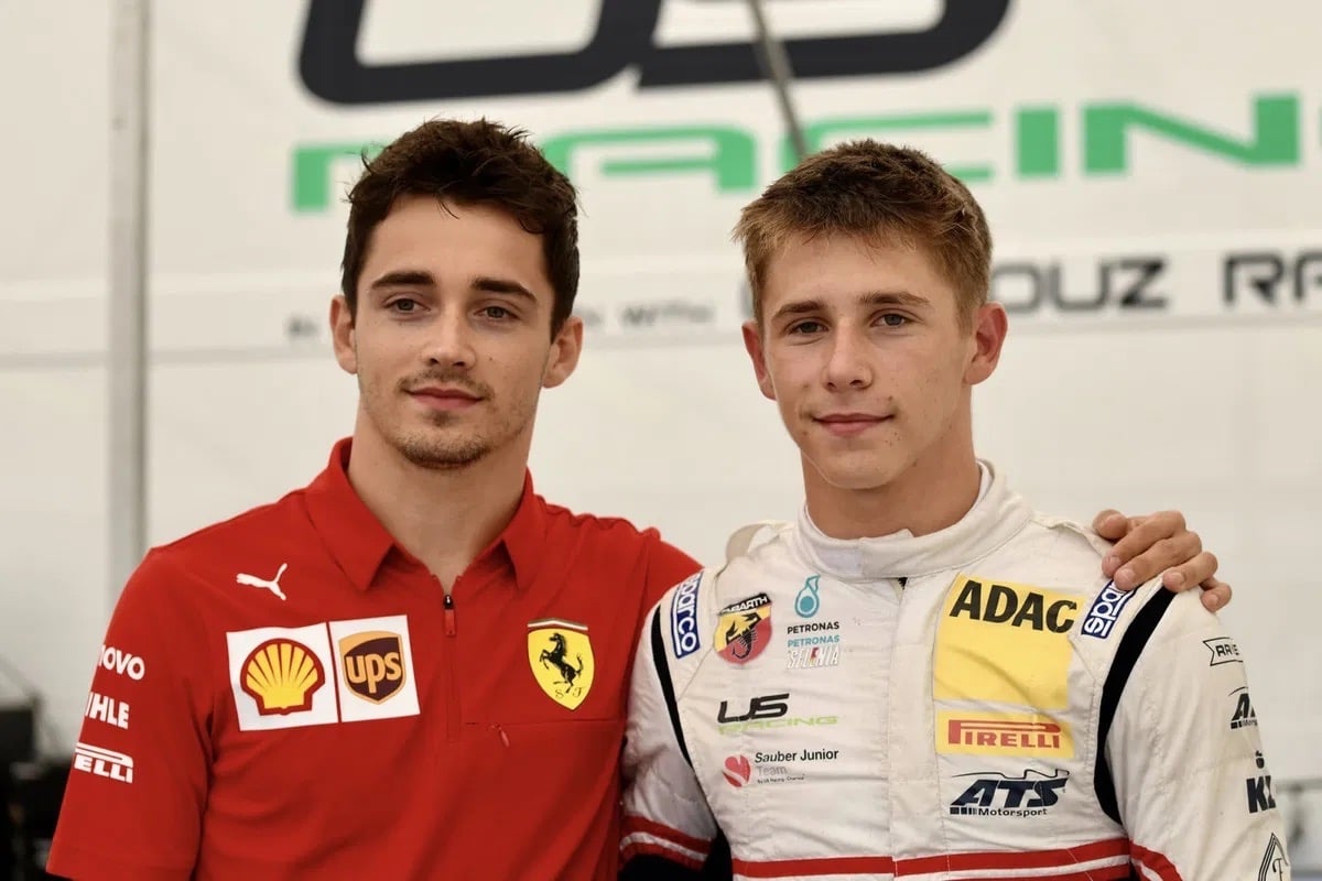 F1 法拉利賽車手 Charles Leclerc 是誰？身高 180 神似甜茶、女友有顏有品味⋯5 件事認識他！