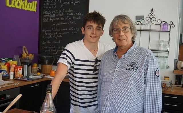 F1 法拉利賽車手 Charles Leclerc 是誰？身高 180 神似甜茶、女友有顏有品味⋯5 件事認識他！
