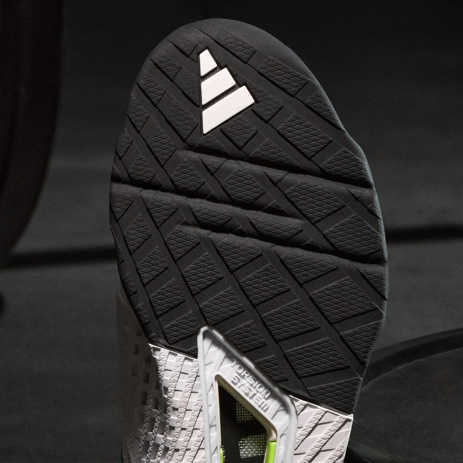 adidas全新POWER系列訓練服飾攜手奧運田徑選手楊俊瀚共同升級，新款重訓鞋DROPSET 3 穩定支撐，持續專注挑戰 練就更強的你！