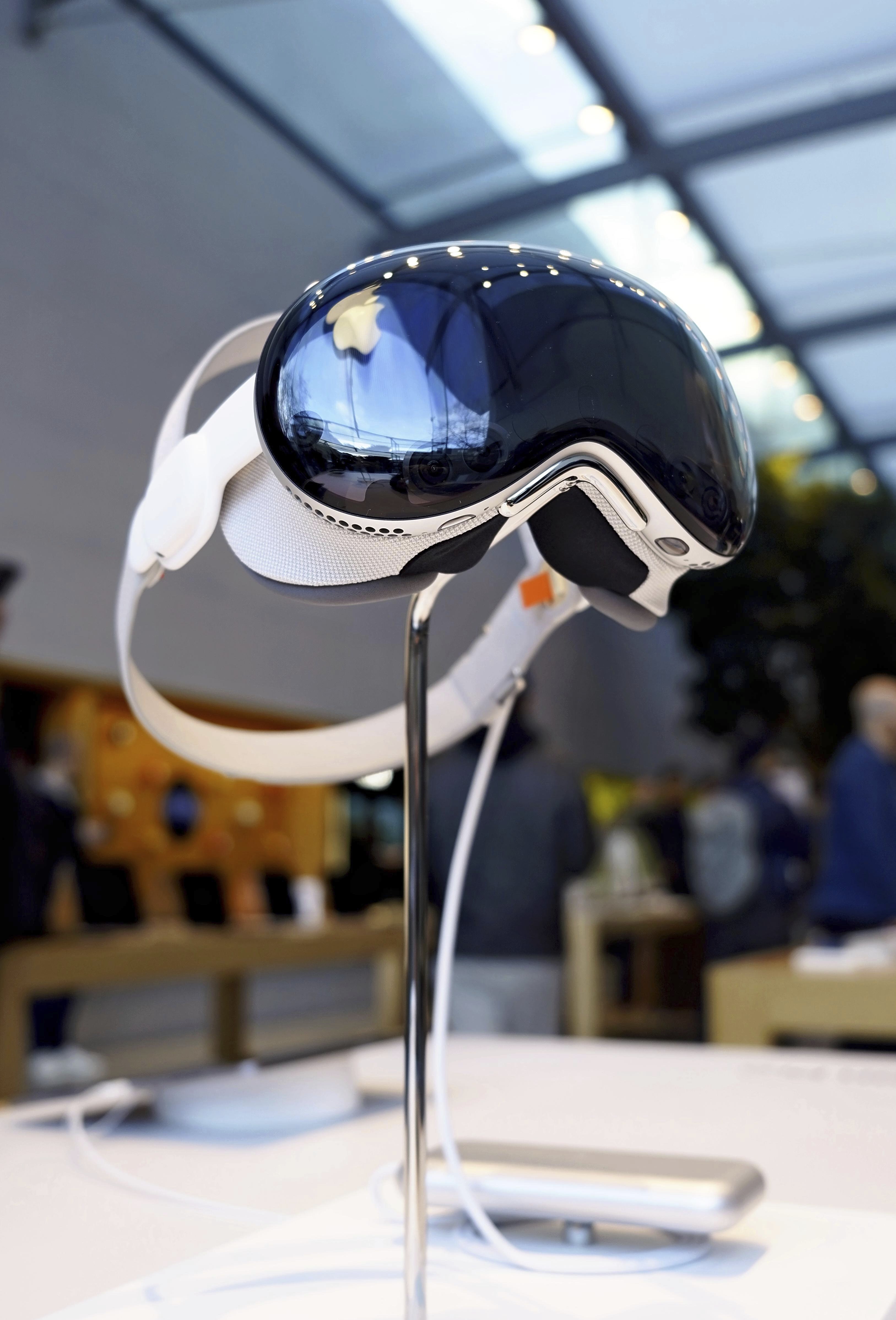 Apple 蘋果 Vision Pro 第二代即將登場！搭載 M4 晶片、舒適頭帶⋯性能大提升！