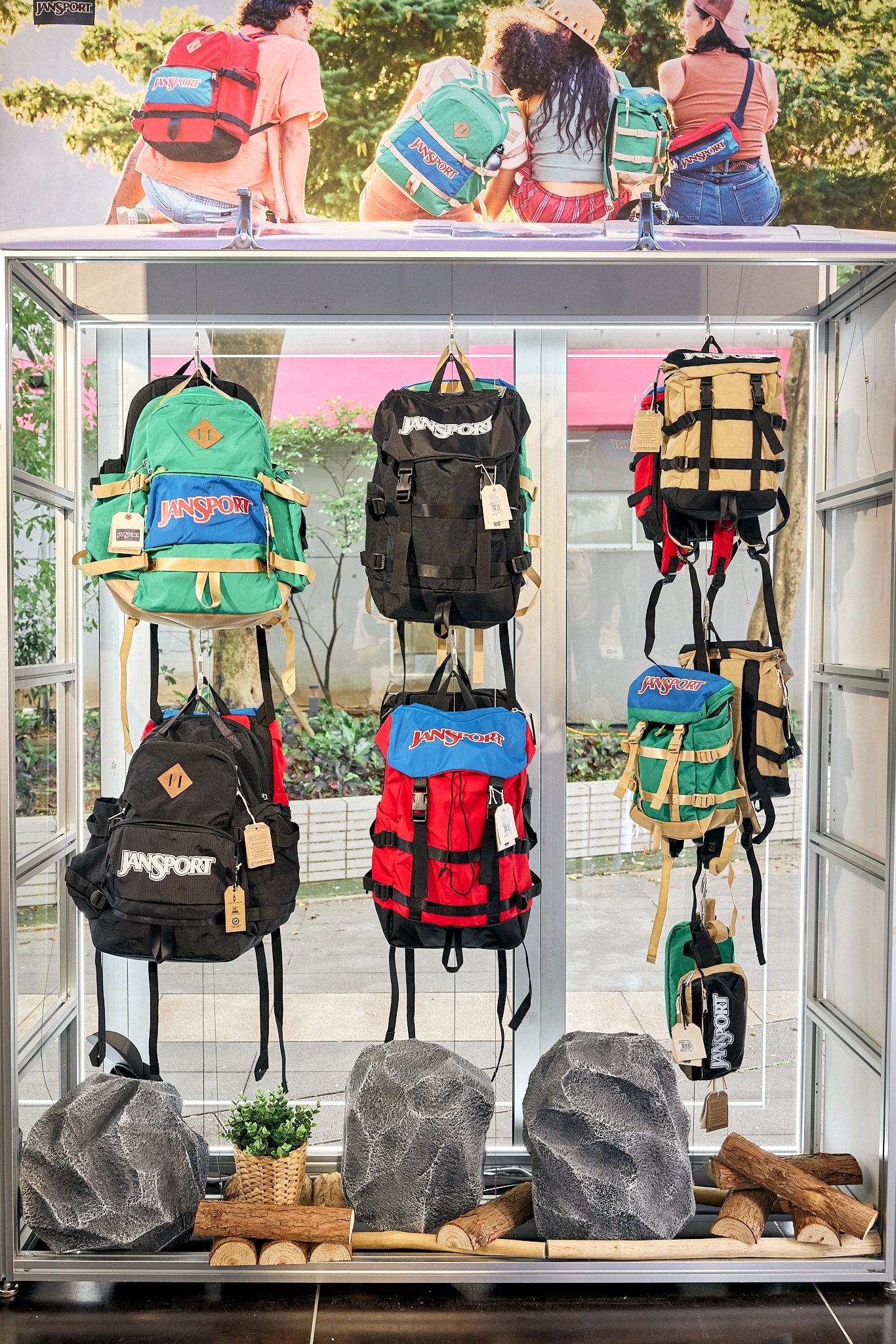 JanSport 強勢回歸！三創生活園區快閃店「三大亮點」一次看！
