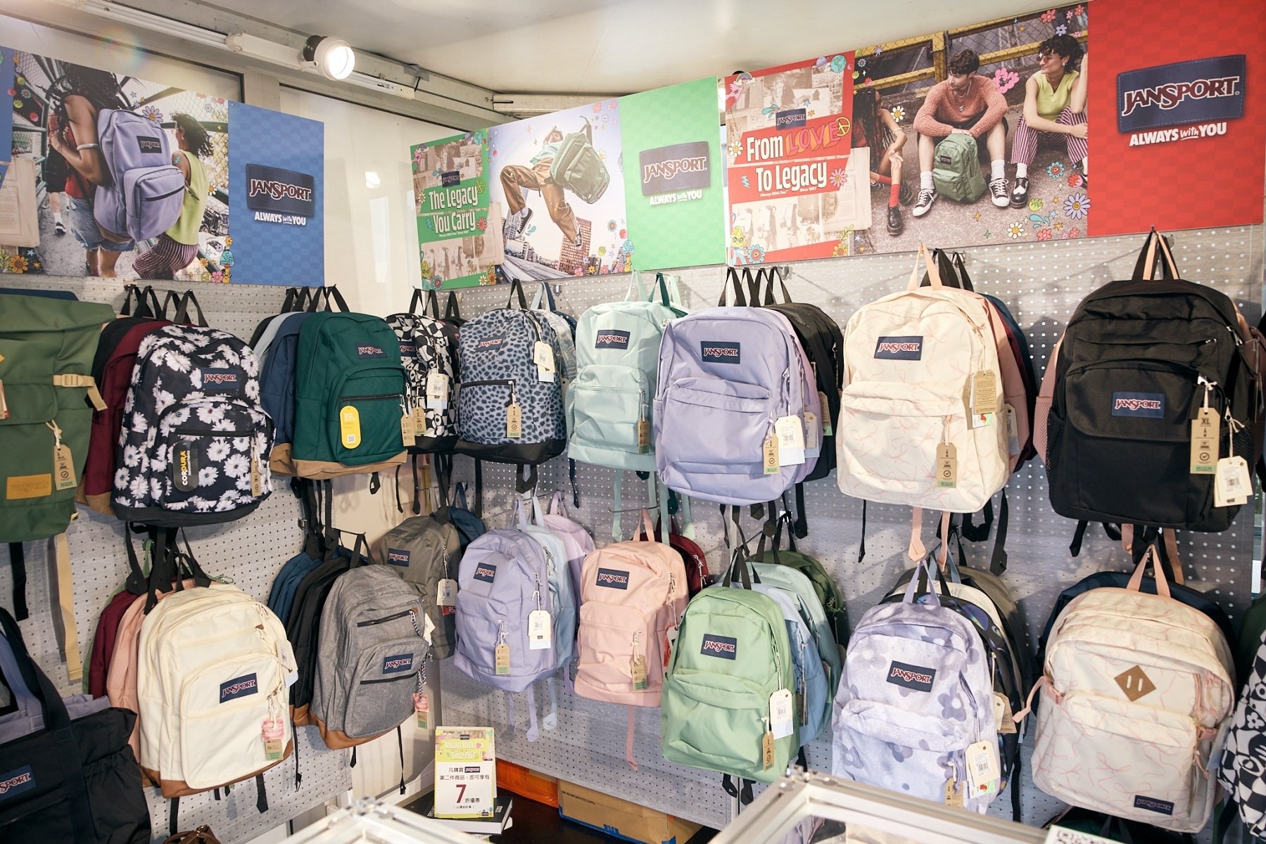 JanSport 強勢回歸！三創生活園區快閃店「三大亮點」一次看！