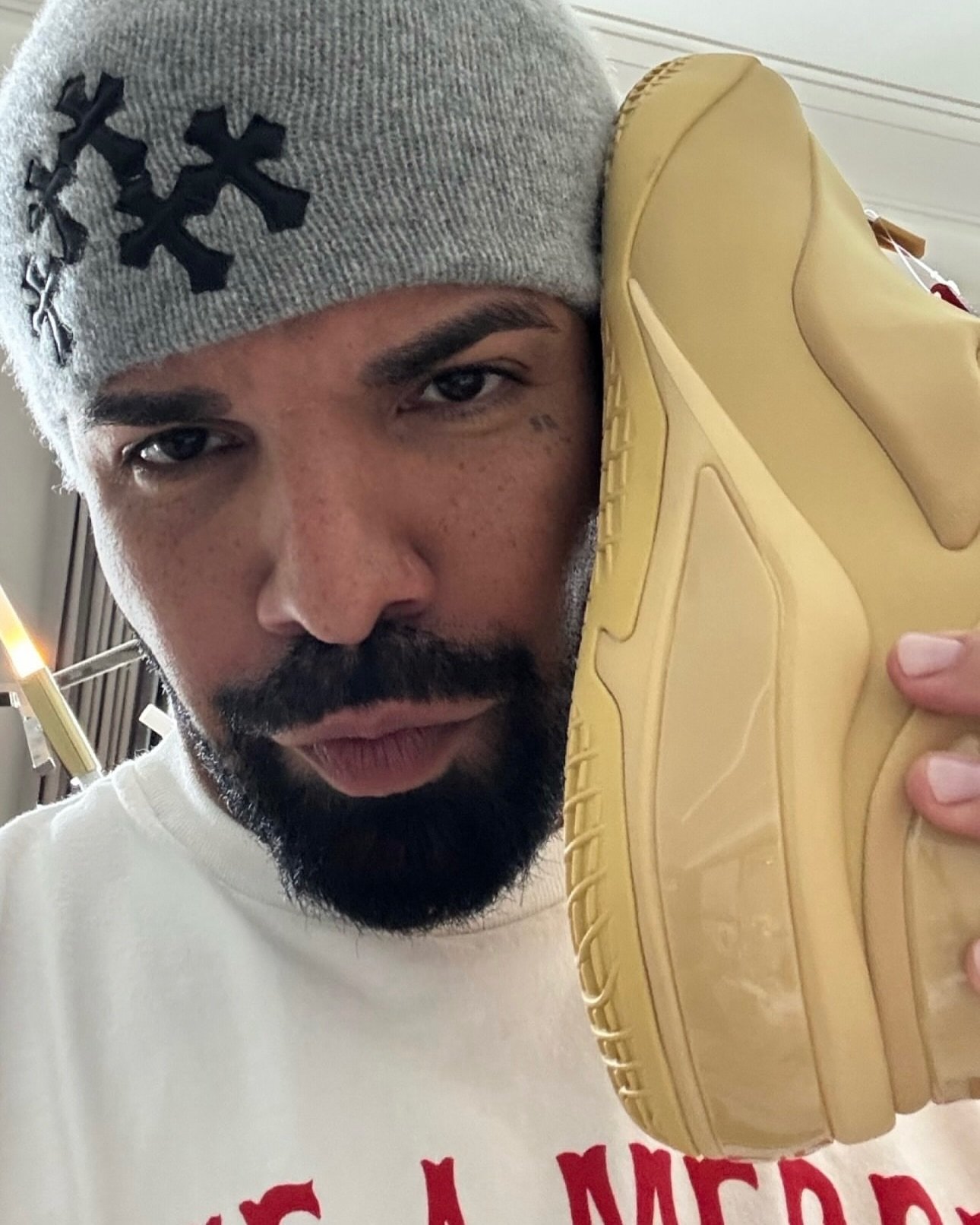 Drake 左手臂刺青從詹皇變成 SGA!疑似不滿對方公開支持 Kendrick Lamar 徹底決裂!