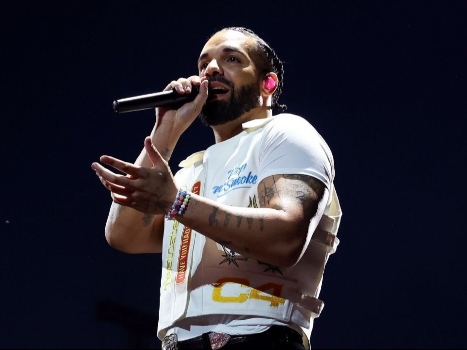 Drake 左手臂刺青從詹皇變成 SGA！疑似不滿對方公開支持 Kendrick Lamar 徹底決裂！