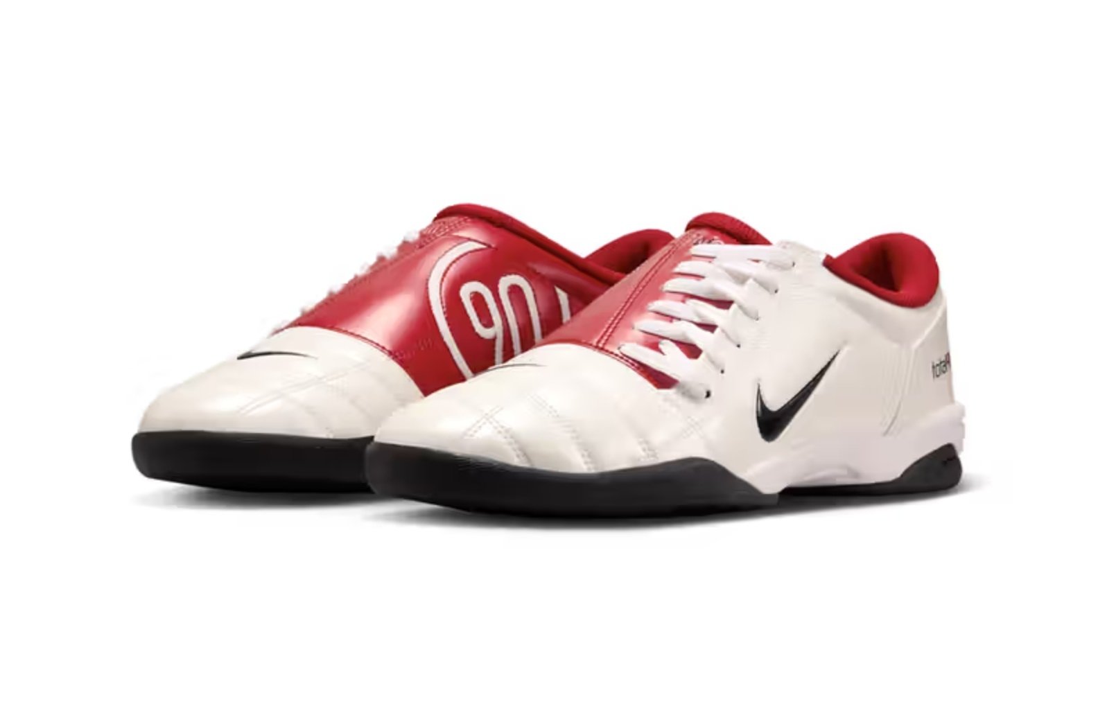 2025 盤點 6 雙高顏值「足球鞋」推薦!Nike、ASICS、Mizuno 全收錄!