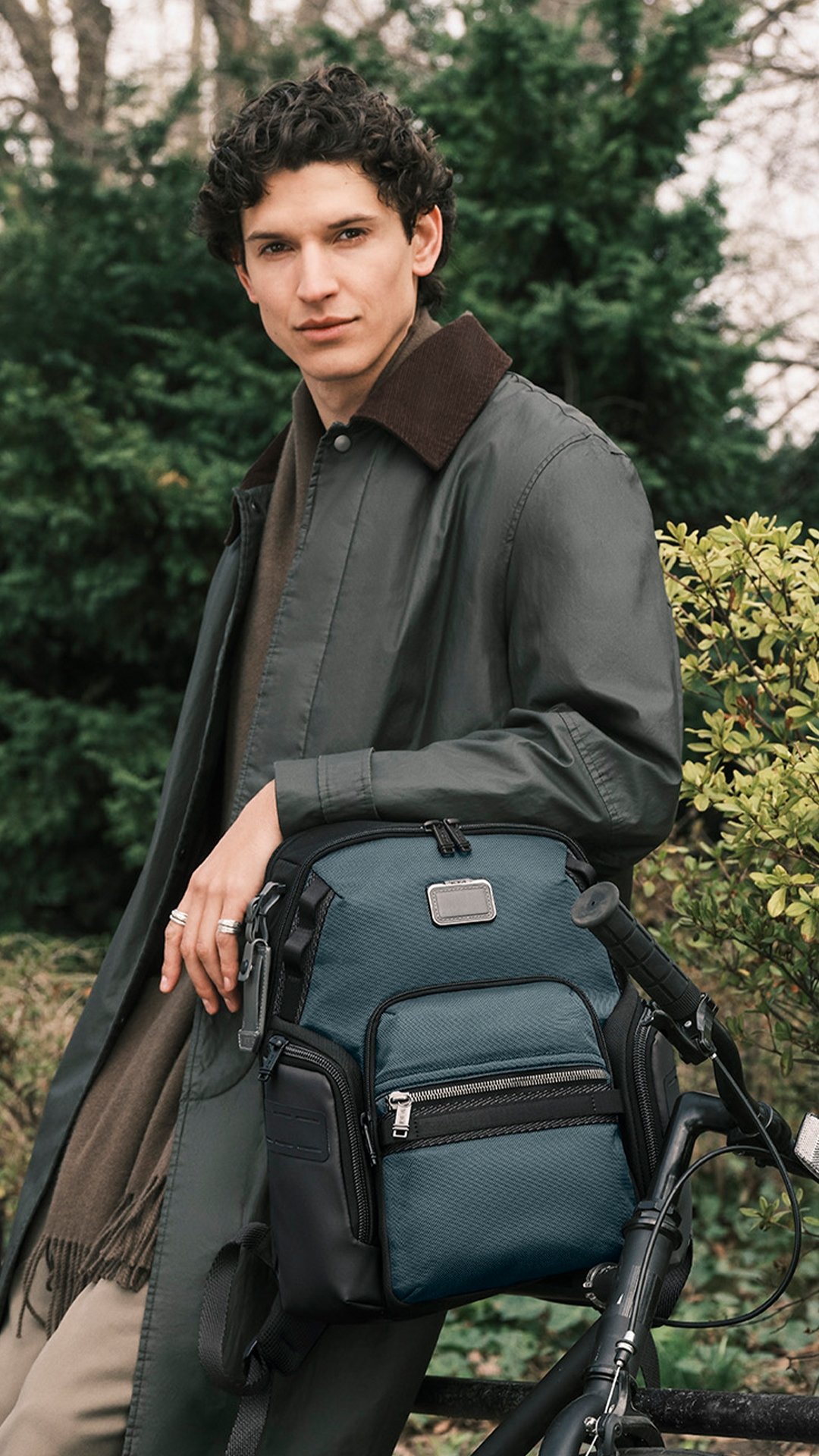TUMI 2025 秋季系列正式登場!50 週年限定色系、電光藍首發包款⋯一次看!
