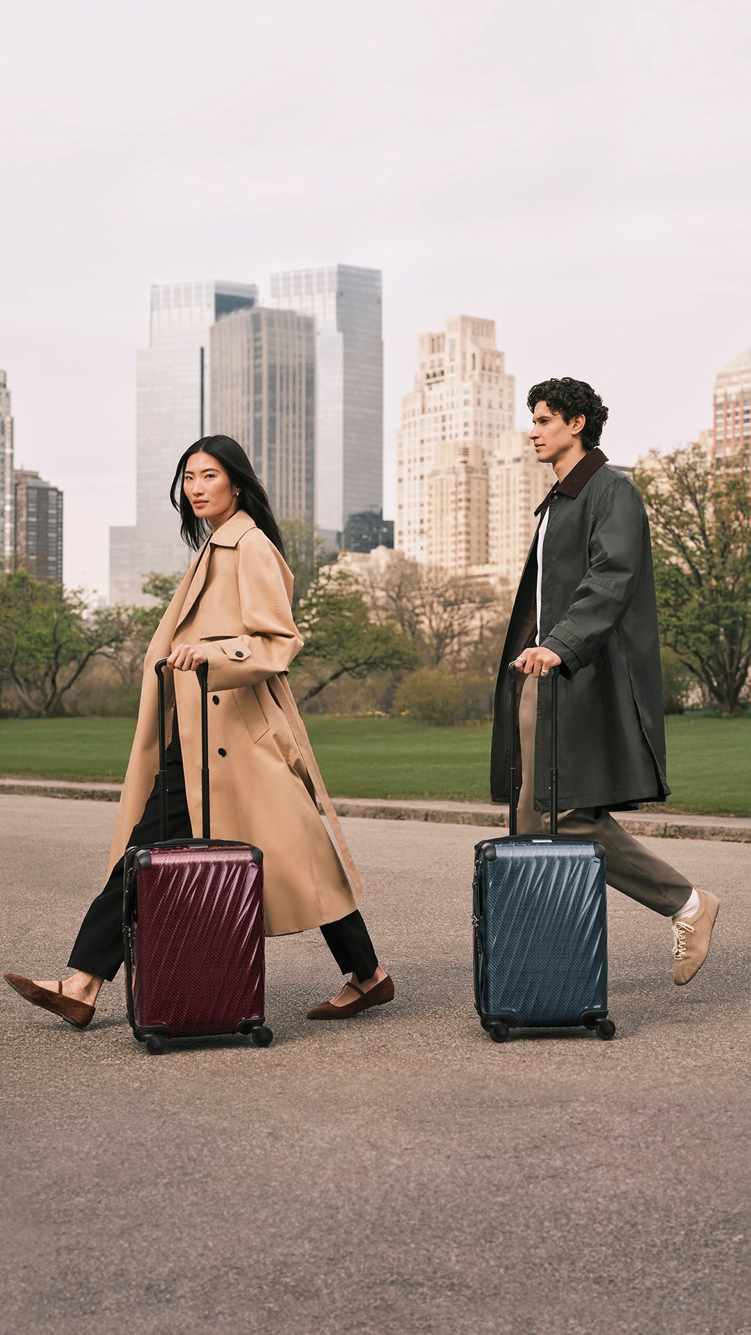 TUMI 2025 秋季系列正式登場!50 週年限定色系、電光藍首發包款⋯一次看!