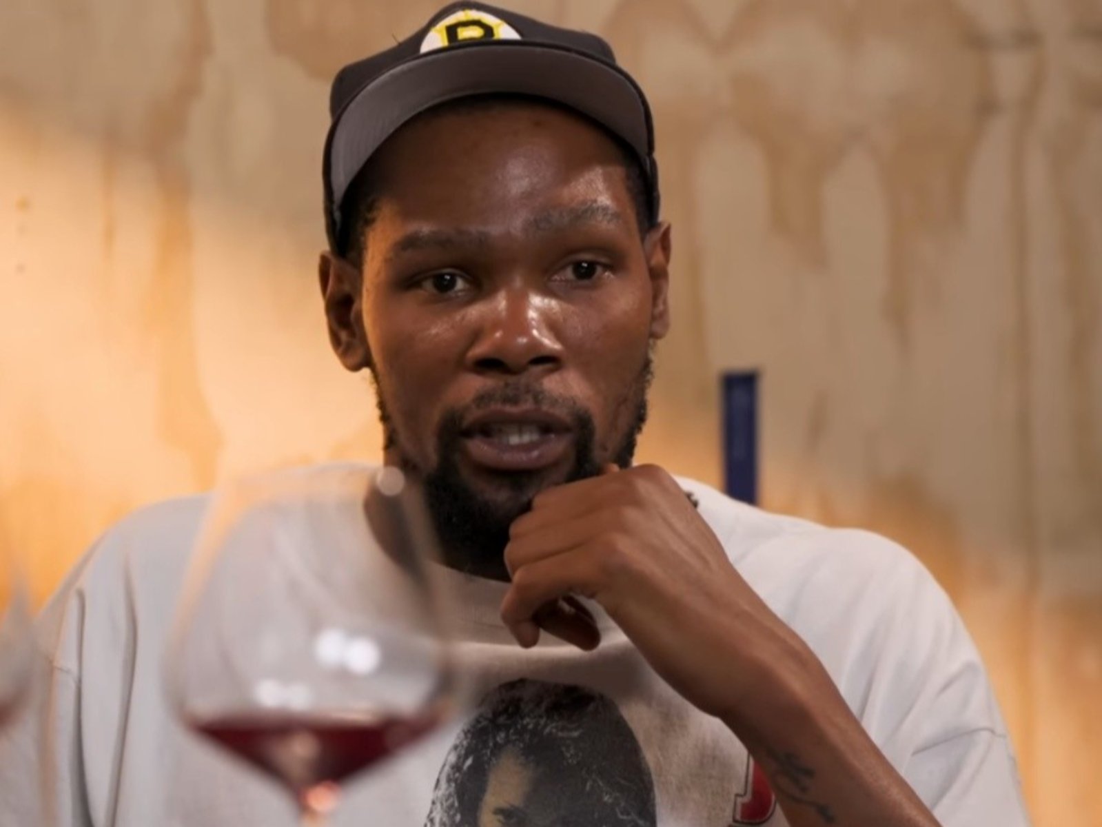 NBA／Kevin Durant 透露小時候媽媽一直說他很帥：「後來去學校才發現根本沒這回事！」