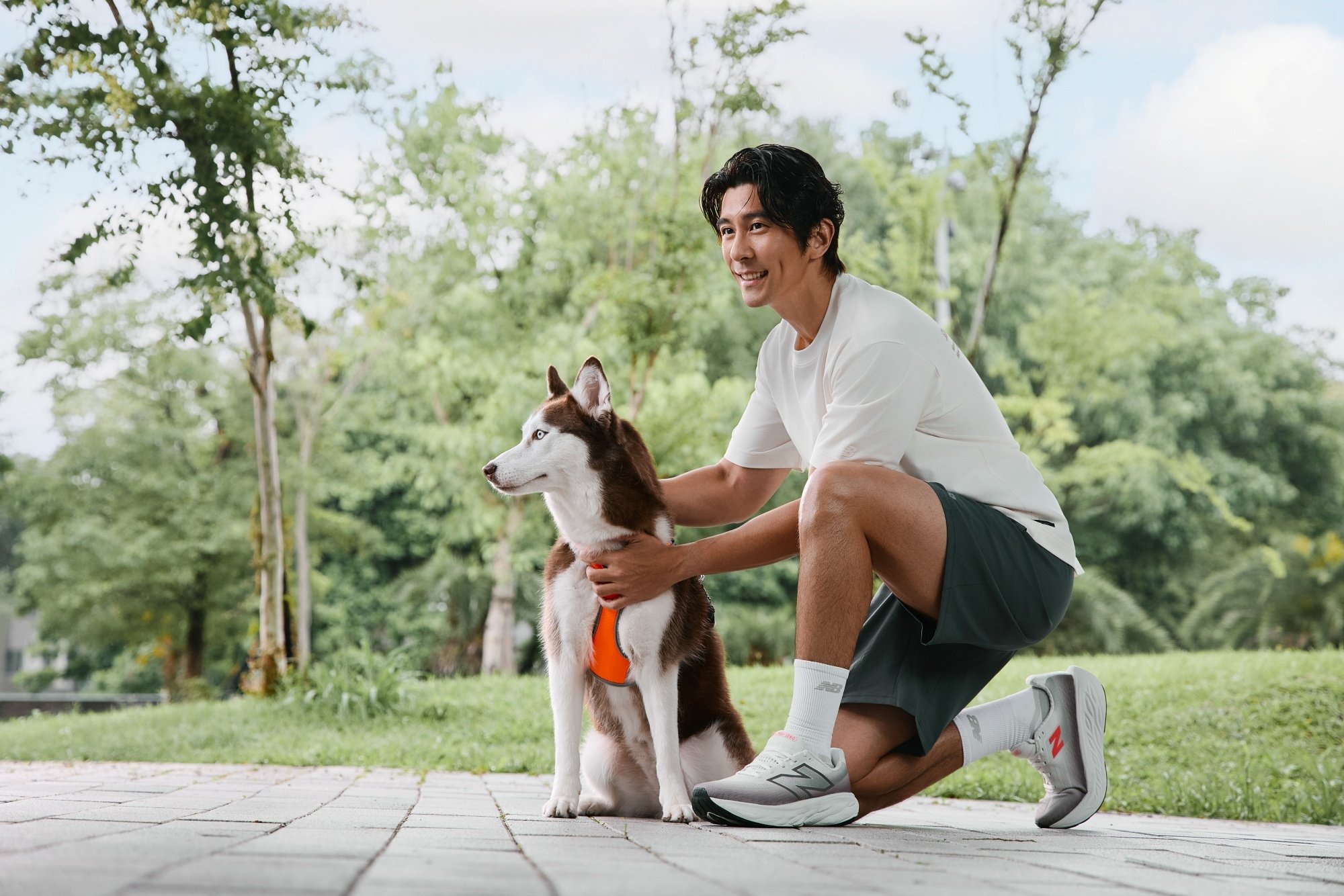 New Balance Fresh Foam X 1080v14 極致緩震科技搭配日常節奏,開啟輕鬆自信的夏日跑旅,運動男星修杰楷實力演繹,如何自在「跑出軟實力」