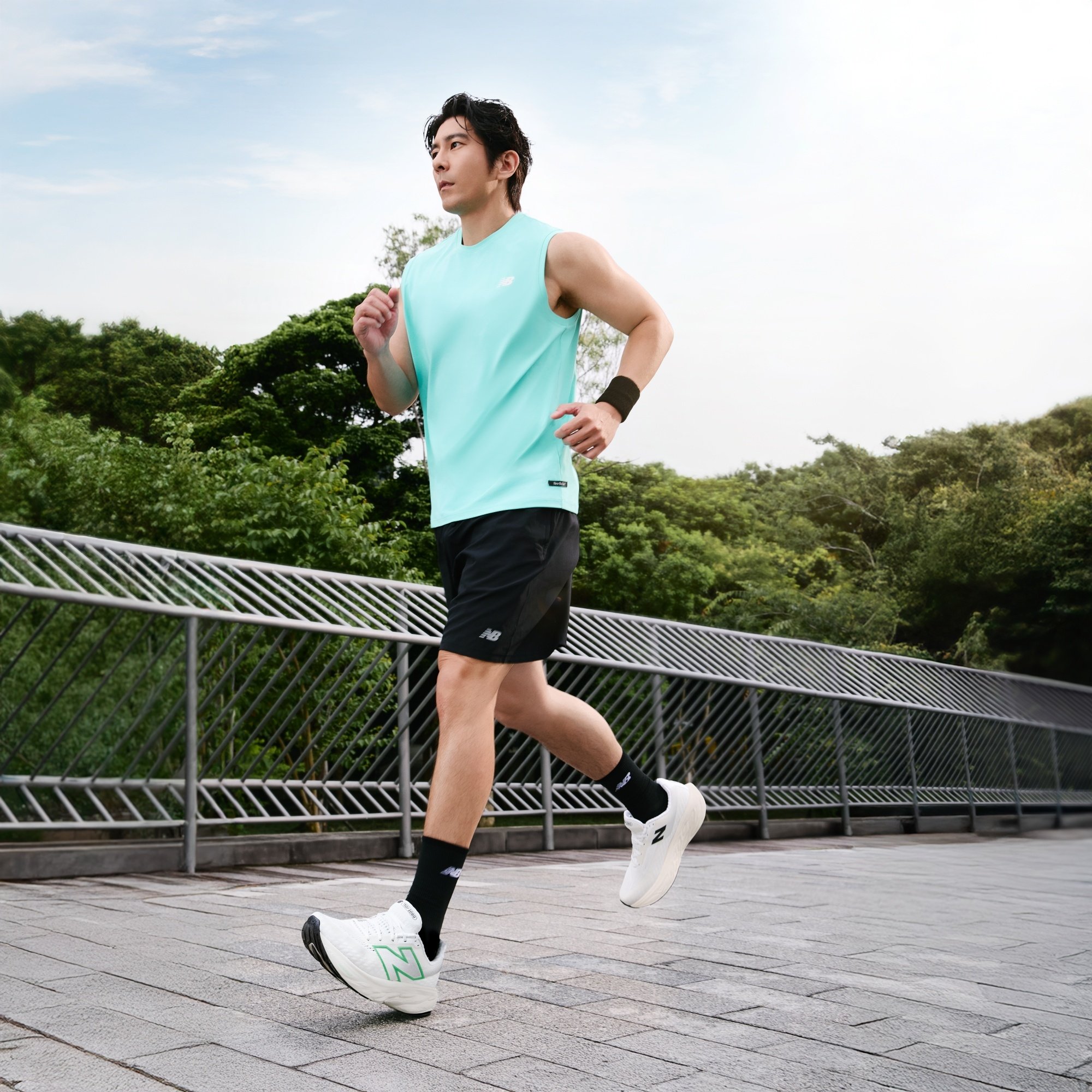 New Balance Fresh Foam X 1080v14 極致緩震科技搭配日常節奏,開啟輕鬆自信的夏日跑旅,運動男星修杰楷實力演繹,如何自在「跑出軟實力」