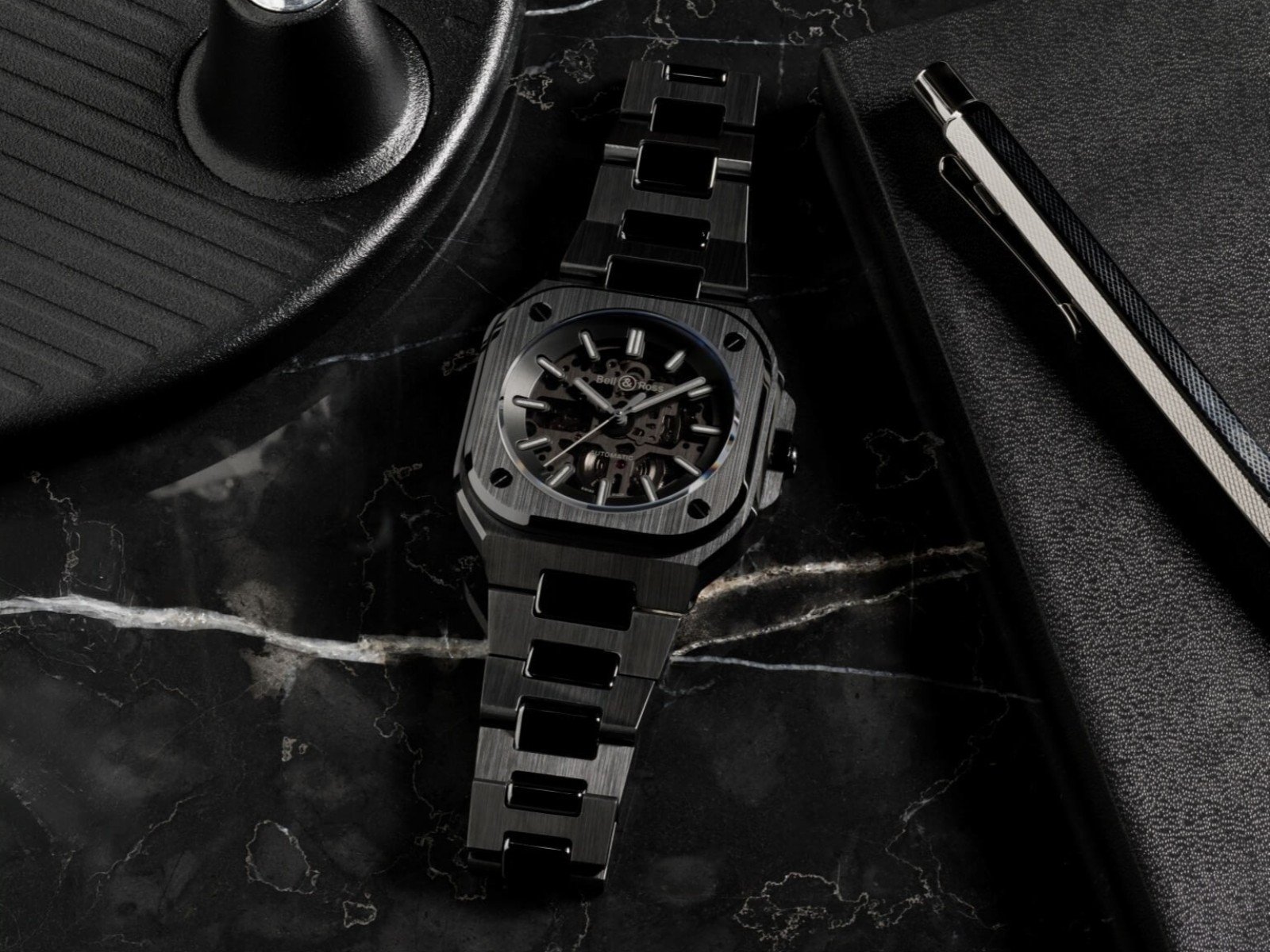 BELL & ROSS 全新 BR-05 Skeleton Phantom Ceramic 腕錶低調神秘，集尖端航天科技、當代藝術及現代主義設計靈感於一身