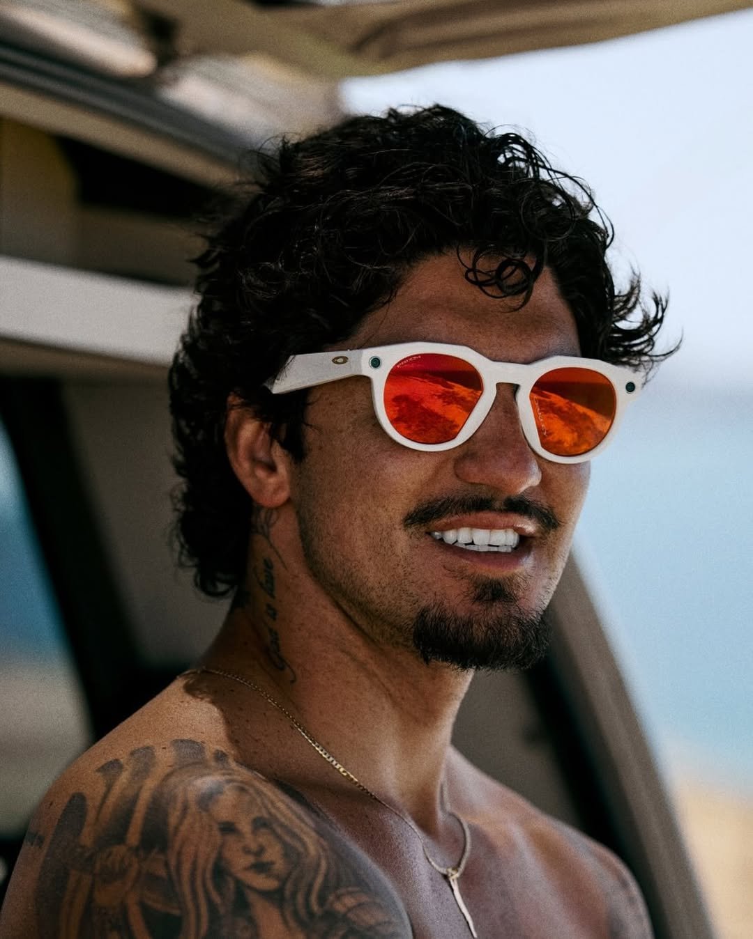 Meta x Oakley 推出全新一代 AI 智慧眼鏡！主打 3K 錄影、8 小時續航⋯發售情報一次看！