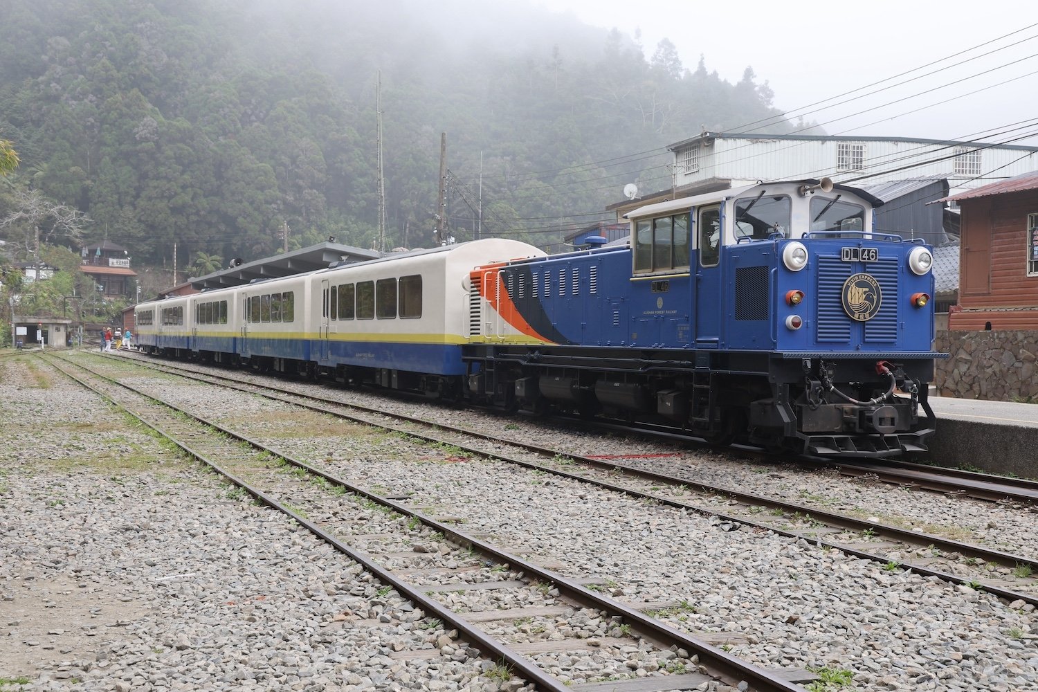 Roots × 雄獅旅遊跨界合作,Taiwan Day系列登場 開啟栩悅號鐵道山林探索之旅