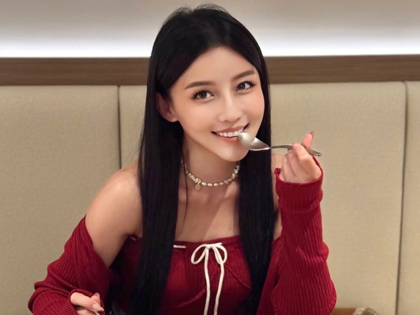 「最美營養師」高敏敏辣穿泳衣洗大象！掀起全網瘋搶預約諮詢！【野生抓正妹】