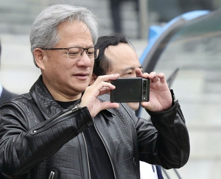 黃仁勳愛用手機不是 Iphone,是 Google Pixel!他親曝背後原因!