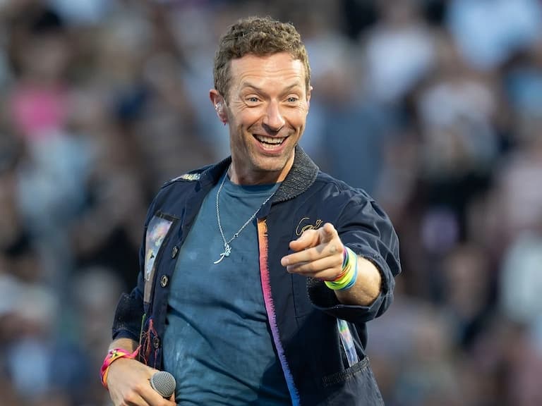 Coldplay 演唱會出軌抓包有陰影！克里斯馬汀見親親鏡頭情侶質問：「你們是正牌的嗎？」