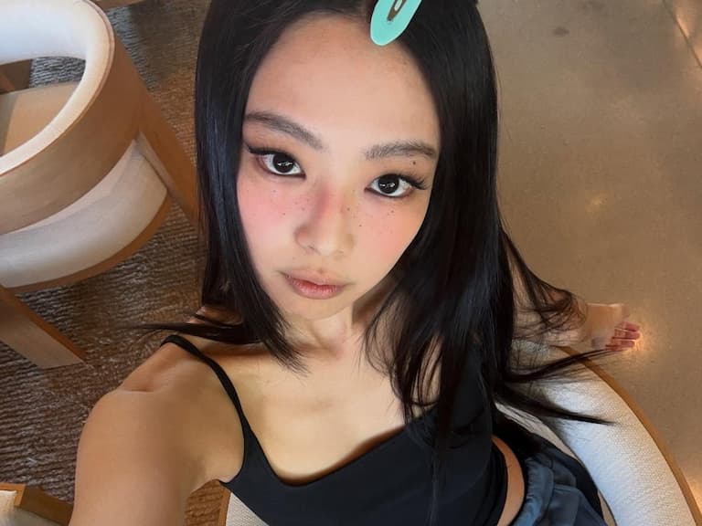 BLACKPINK Jennie 演唱會比中指、扯上衣大膽作風引爭議!網:「太超過!」