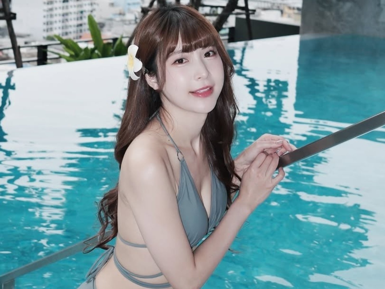 孟潔濕身解放火辣體態，背上胎記曝光成最美焦點！【野生抓正妹】