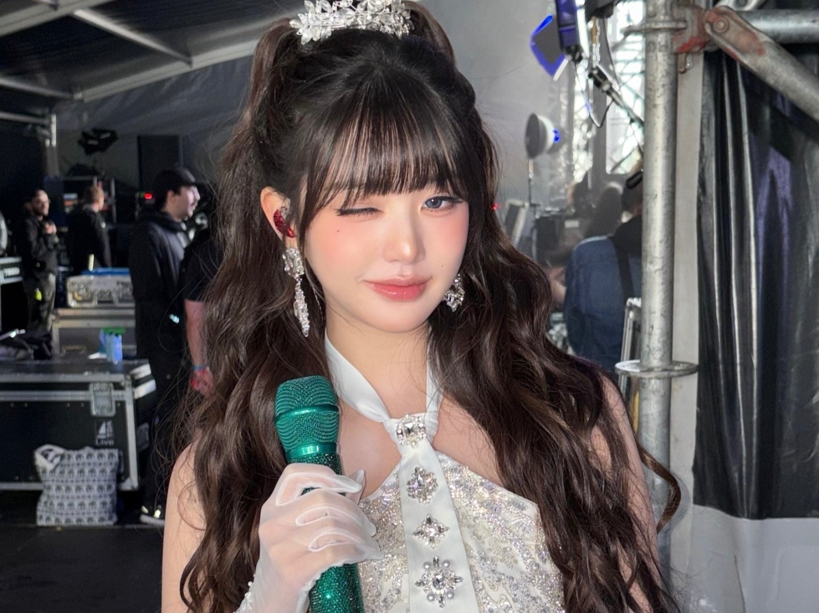 IVE 張員瑛身高 173 表演服辣秀逆天長腿！卻因超短熱褲險走光引爭議！