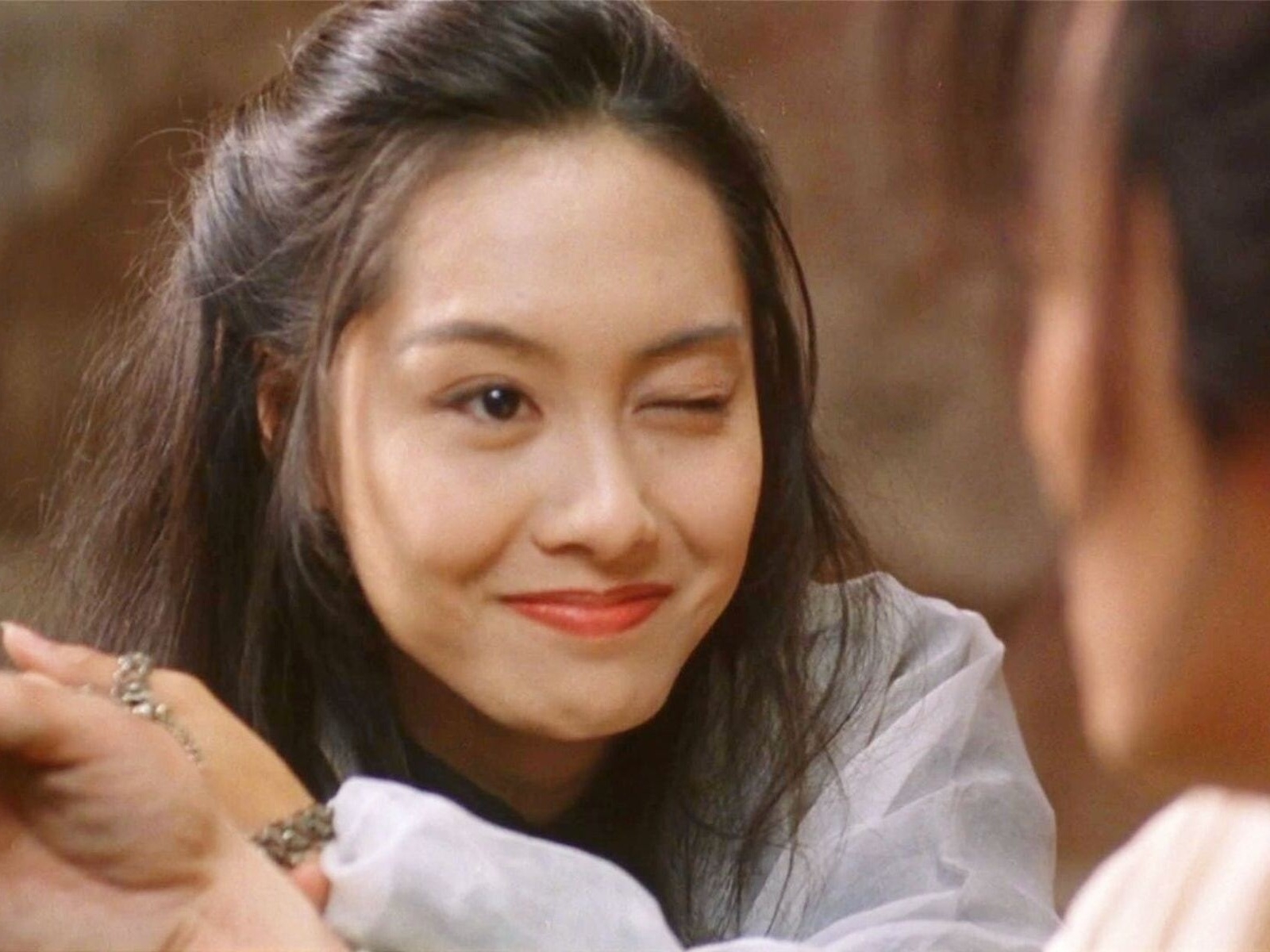 朱茵出席活動 53 歲凍齡三圍身材引熱議！網友驚：「紫霞仙子都沒變！」