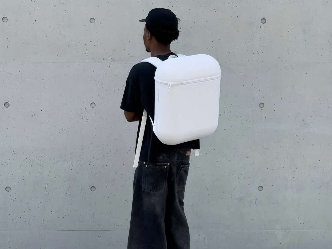 Bravest Studios 推出 Air Pods 巨型背包「AIRPACK」！單品細節＆發售時間一次看！