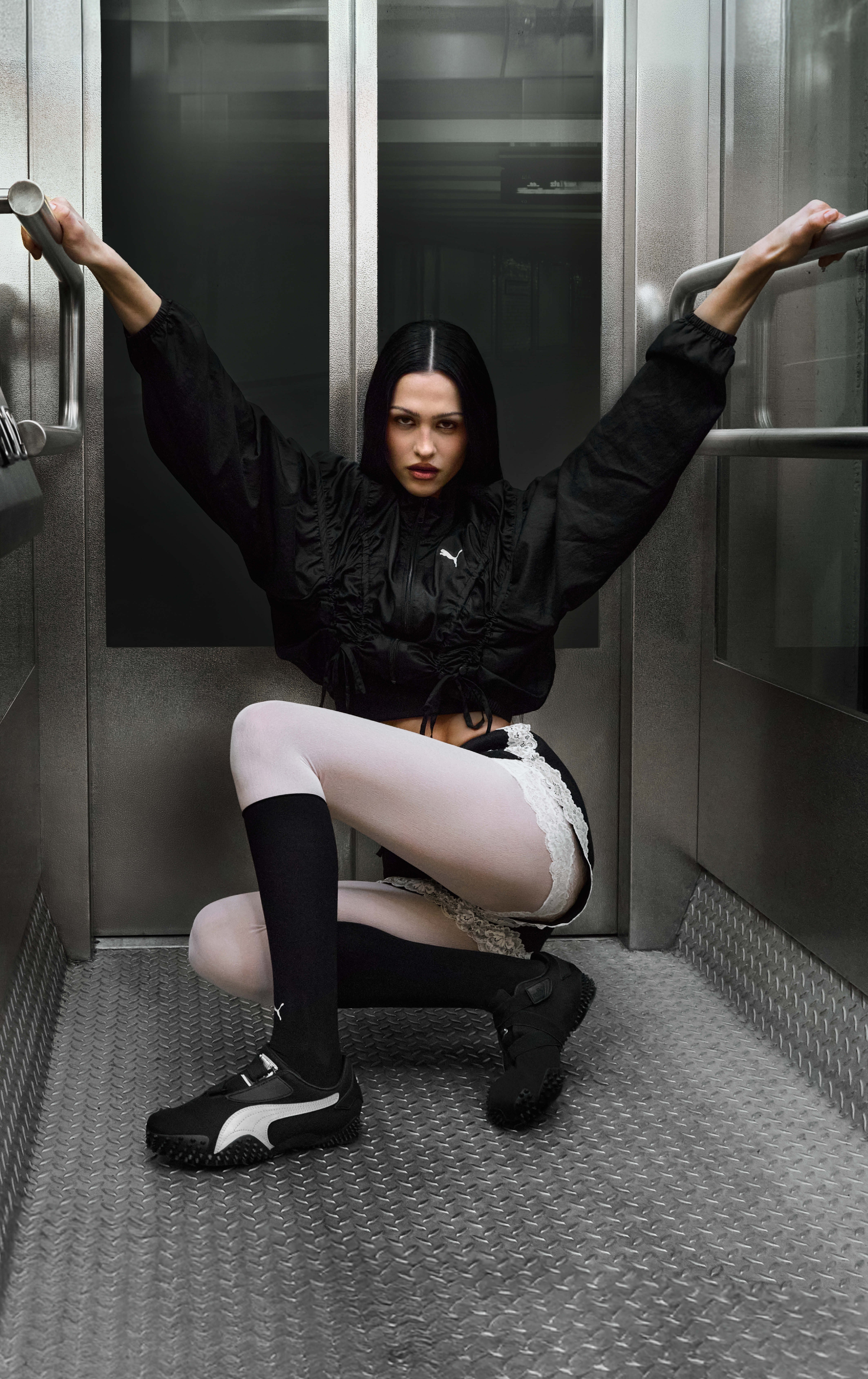 PUMA 帶刺怪獸再進化，MOSTRO OG 釋出全新基因，極致黑×個性粉