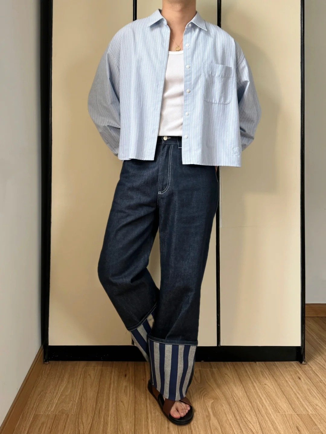 2025 盤點 7 款必收 Boxy 短版襯衫品牌推薦!Uniqlo、TCM⋯等品牌穿上秒變潮人!