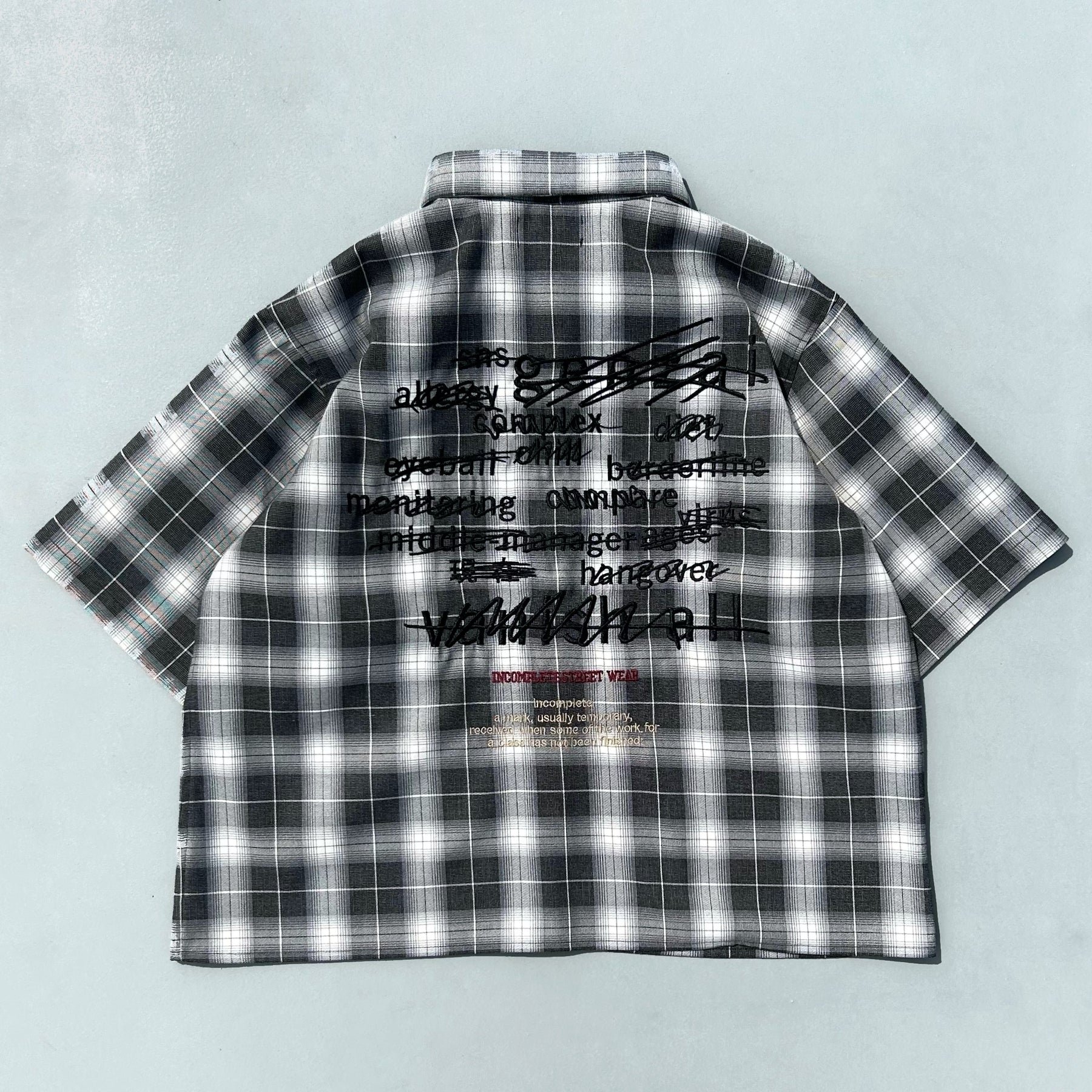 2025 盤點 7 款必收 Boxy 短版襯衫品牌推薦!Uniqlo、TCM⋯等品牌穿上秒變潮人!