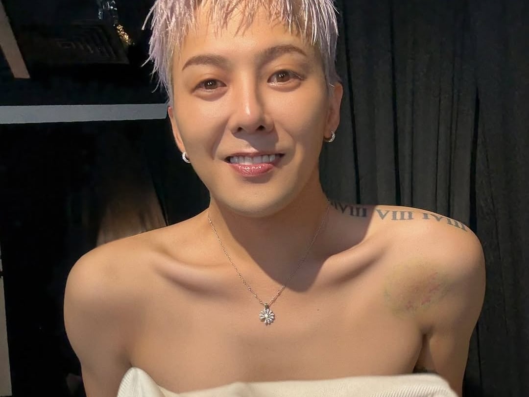 GD 權志龍深夜曬半裸胸肌照！引粉絲暴動喊：「哥哥又放火！」