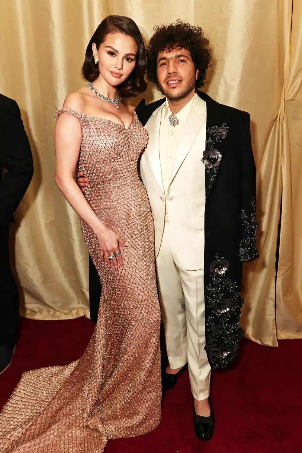 賽琳娜 Selena Gomez 為泰勒絲 Taylor Swift 延後婚期！親曝：「她是我最信任的朋友！」
