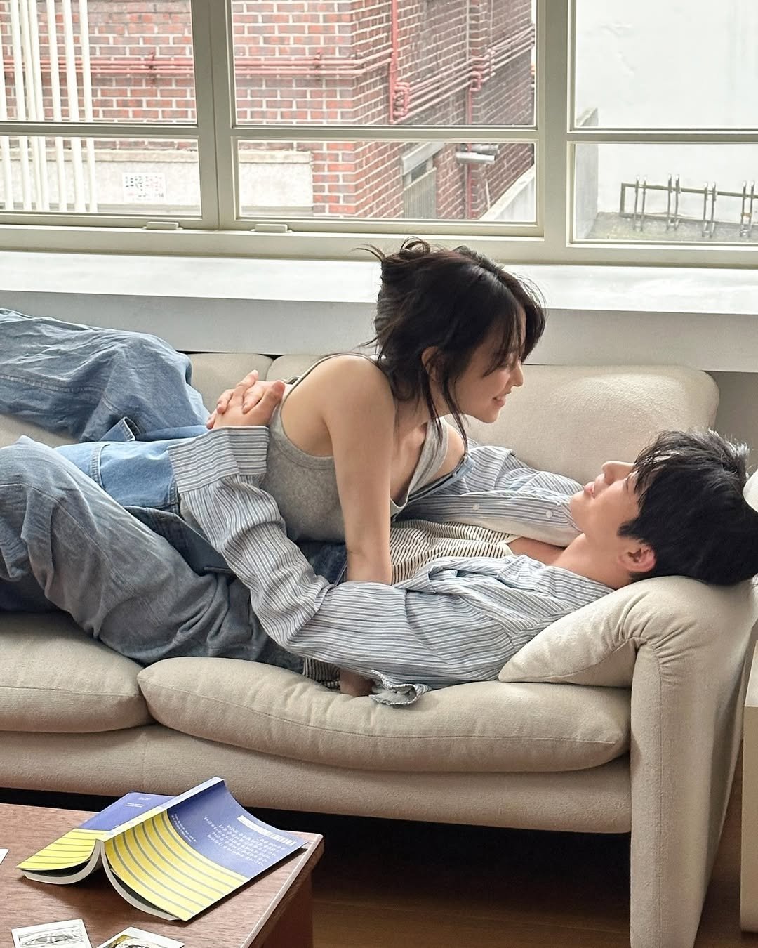 《未知的首爾》朴寶英、朴珍榮情侶寫真曝光！CP 粉驚：「甜到要蛀牙了！」