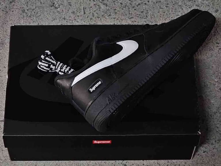 Supreme x Nike Air Force 1「黑鞋白標」全新秋季新色登場！完整細節＆發售詳情一次看！