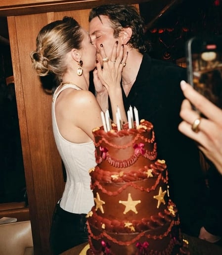 布萊德利庫柏 Bradley Cooper 傳將向 Gigi Hadid 求婚!無名指金戒曝光引熱議!