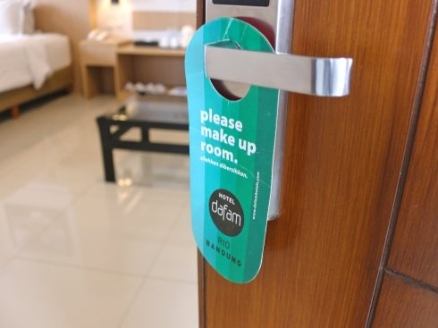住飯店注意事項曝光！房卡、清潔吊牌⋯原來都存在安全疑慮！