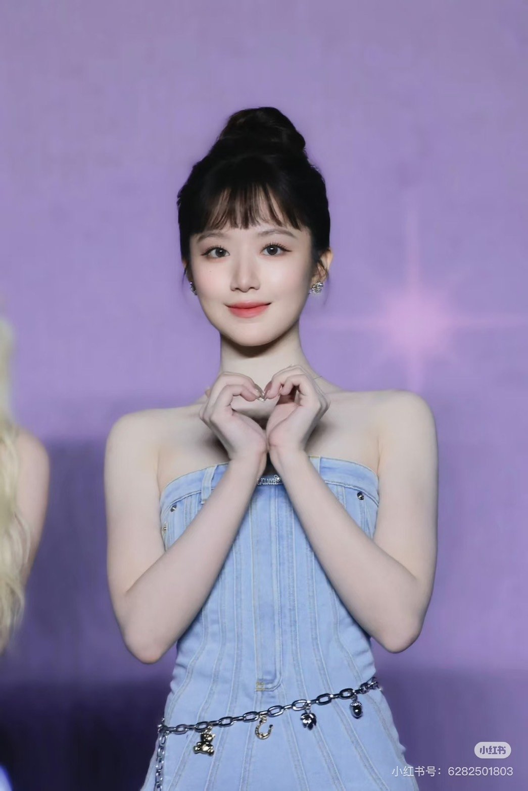 i-dle／(G)I-DLE 舒華身高 161 全新瀏海髮型亮相！粉絲評價兩極：「美女就該露額頭！」