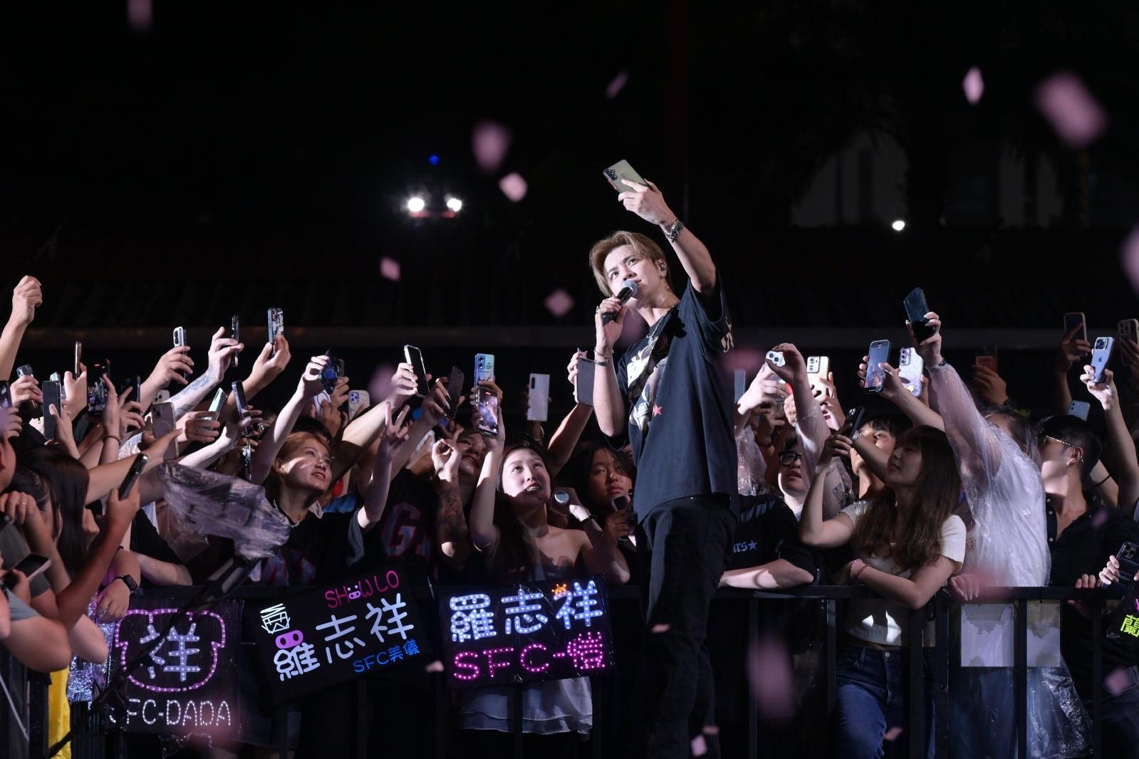 羅志祥花蓮義唱連唱 14 首經典歌曲,比照小巨蛋規格演出超震撼!