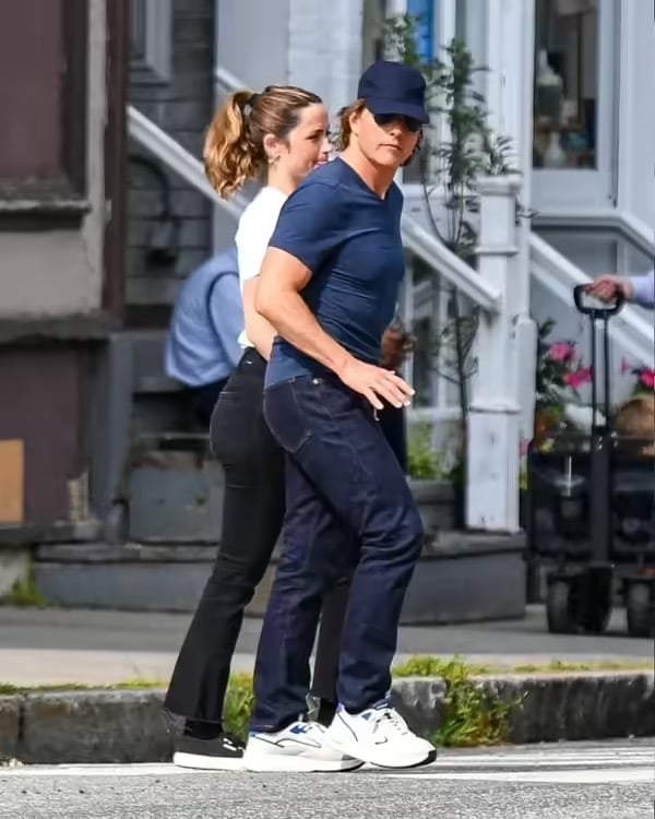 湯姆克魯斯 Tom Cruise、安娜德哈瑪斯 Ana de Armas牽手照曝光,疑似公開相差 26 歲戀情!