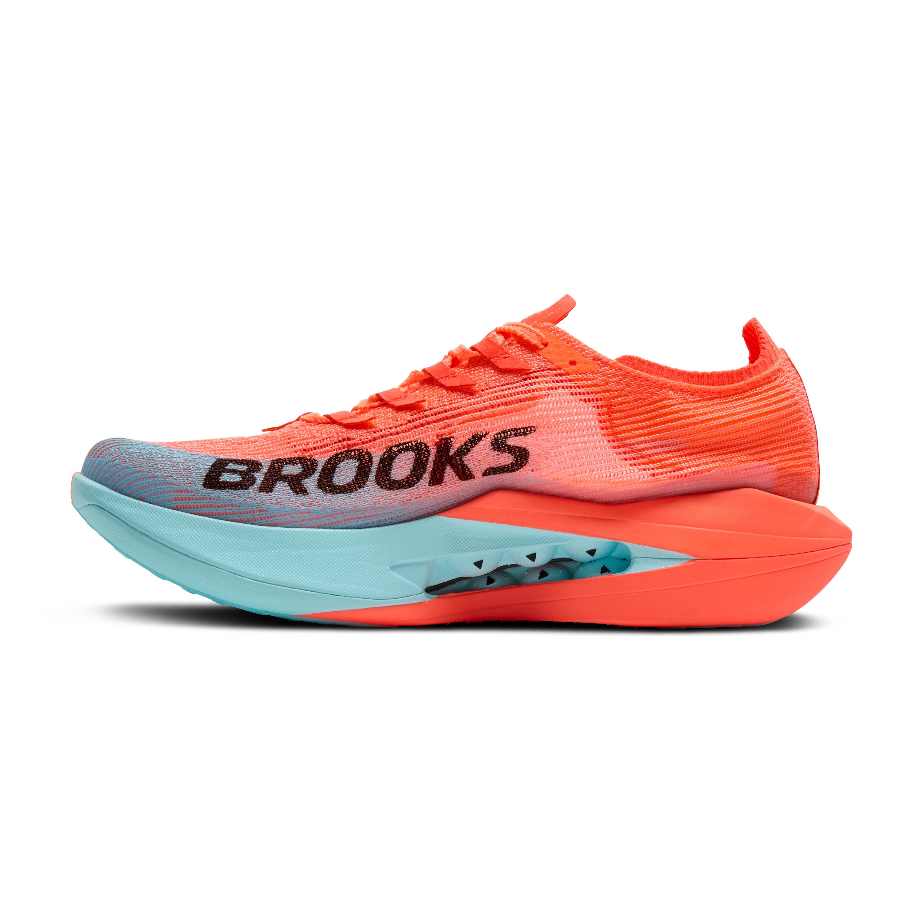 BROOKS 全新 HYPERION 家族三大新品競速登場!BLUELINE LAB 藍線實驗室再添極速代表新作!
