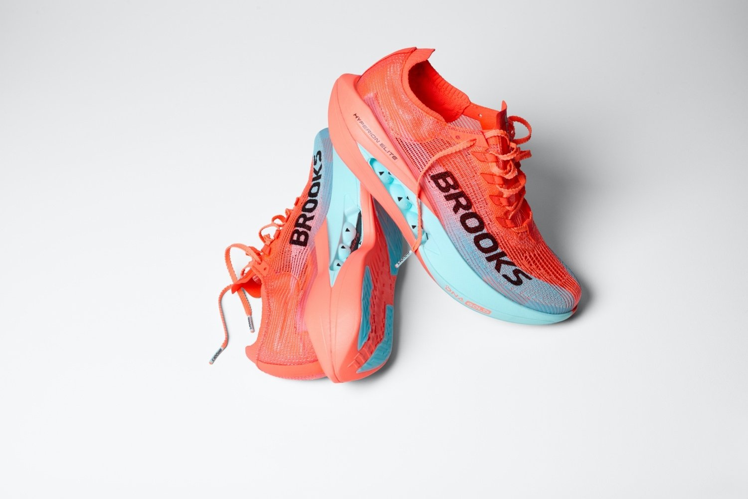 BROOKS 全新 HYPERION 家族三大新品競速登場!BLUELINE LAB 藍線實驗室再添極速代表新作!