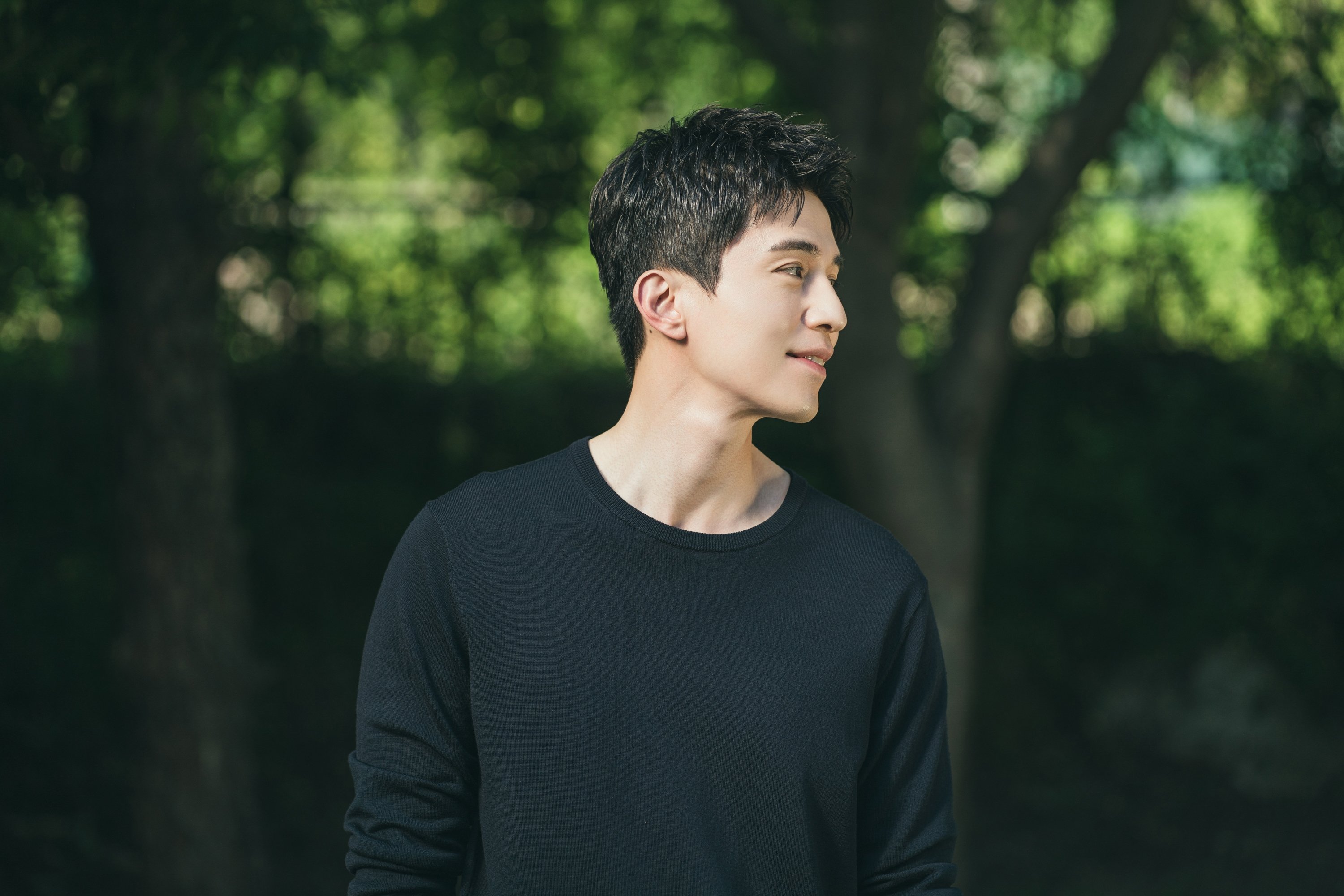 本季最man男子李棟旭,與李聖經在Disney+韓劇《善良的他》中,帶來最硬派也最柔情的黑幫故事!