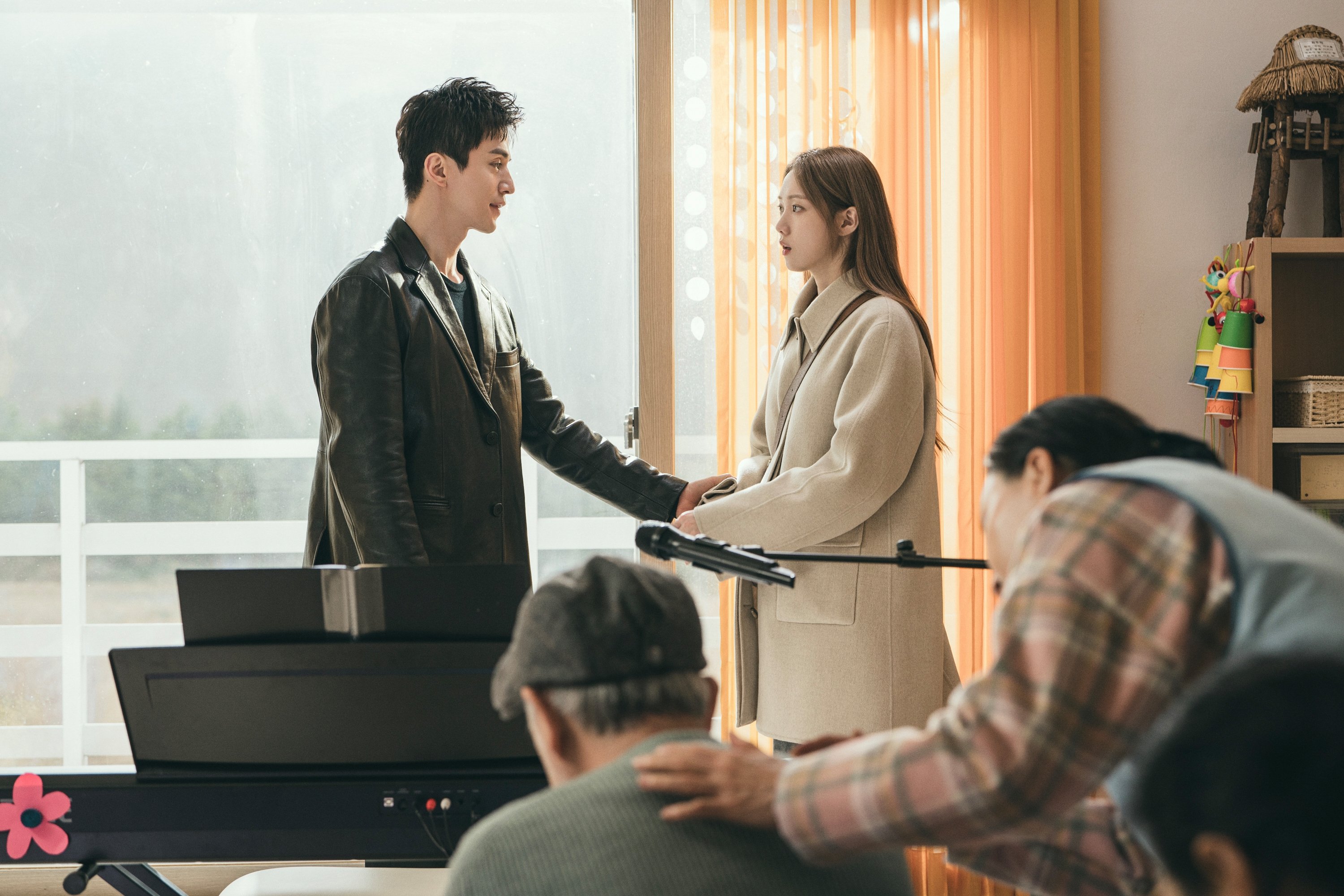 本季最man男子李棟旭,與李聖經在Disney+韓劇《善良的他》中,帶來最硬派也最柔情的黑幫故事!
