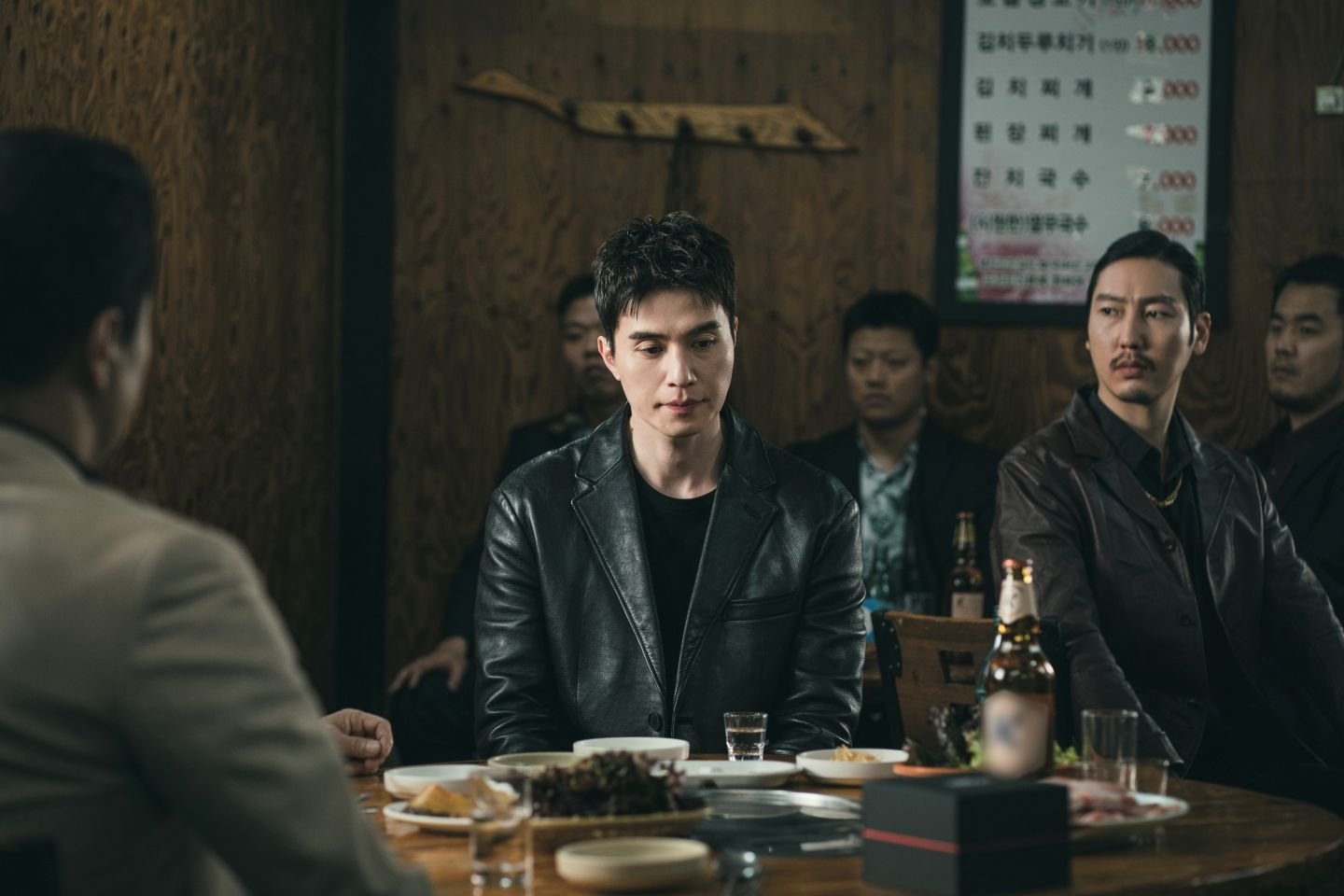 本季最man男子李棟旭,與李聖經在Disney+韓劇《善良的他》中,帶來最硬派也最柔情的黑幫故事!