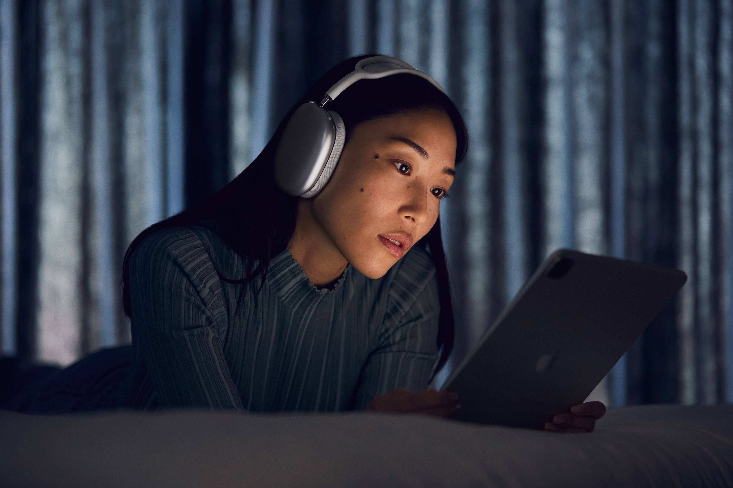 Apple 蘋果 iOS 26 更新亮點!加入「保持音訊於耳機」新功能,終於不再亂跳其他裝置!