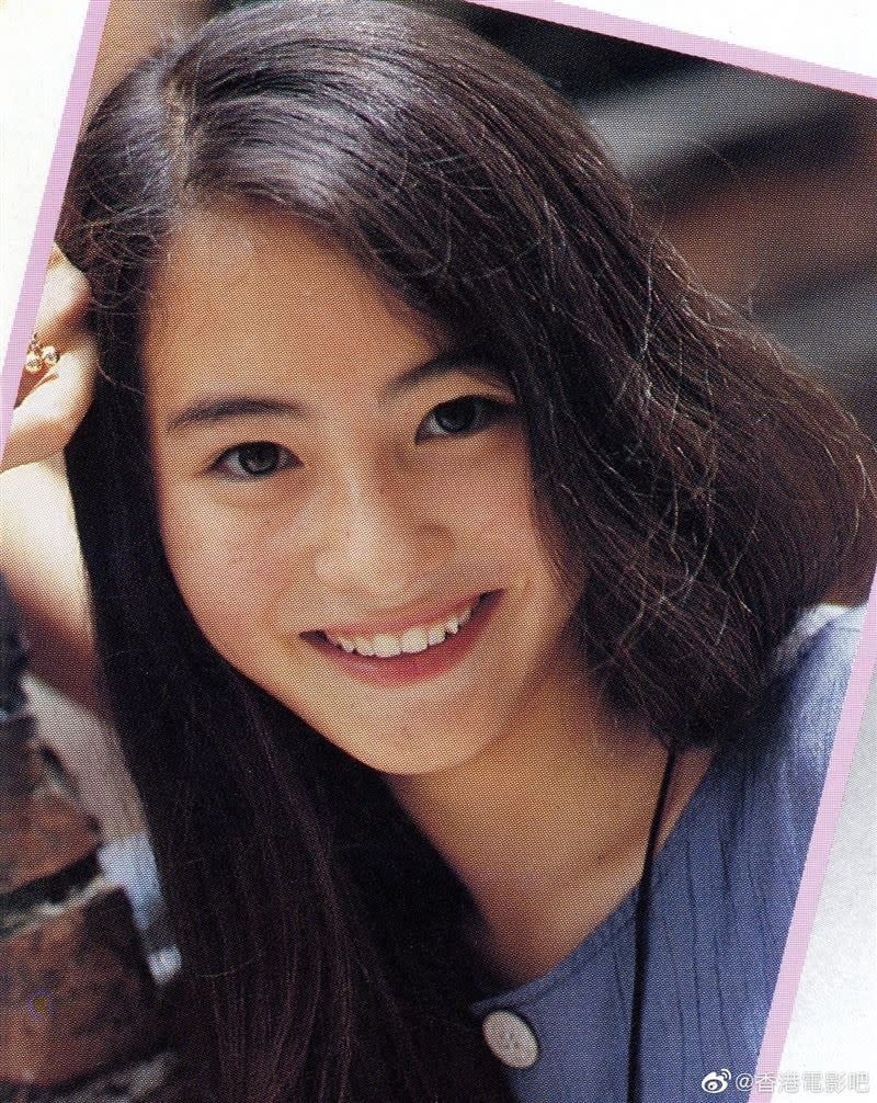 張柏芝 14 歲素顏照曝光!混血五官引網友瘋讚:「從小就是女神!」