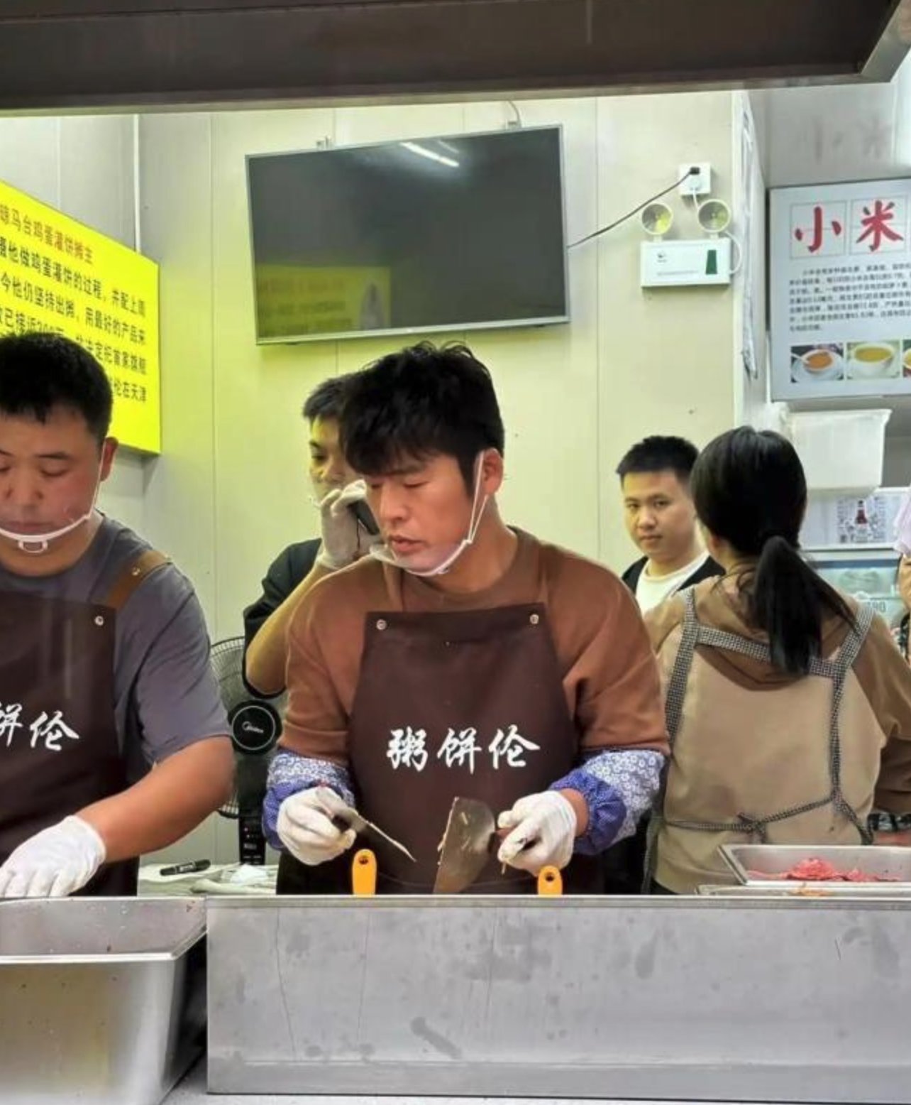 粥餅倫撞臉周杰倫爆紅!灌餅店倒閉,本人親吐真相:「房租都賺不回來!」