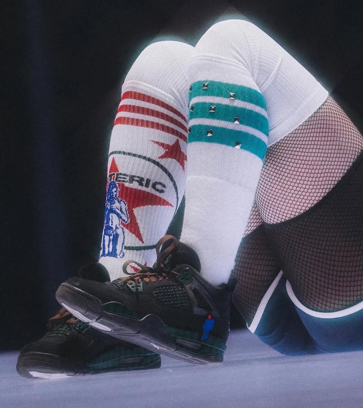 Billie Eilish x Air Jordan 4 搶先曝光?倫敦巡演亮相,復古格紋設計太吸睛!