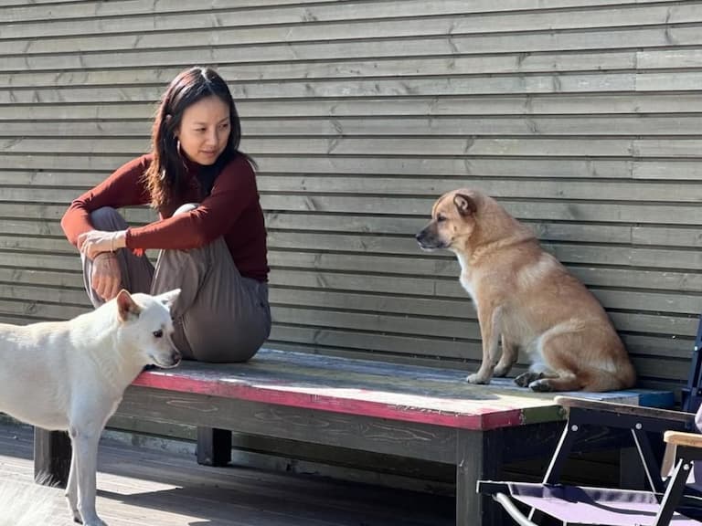 李孝利手指遭愛犬咬傷!親曝神經斷裂變形差點截肢!