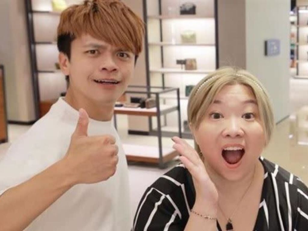 蔡阿嘎登蘿拉家麵店捧場！直言：「好好做生意才能還債！」