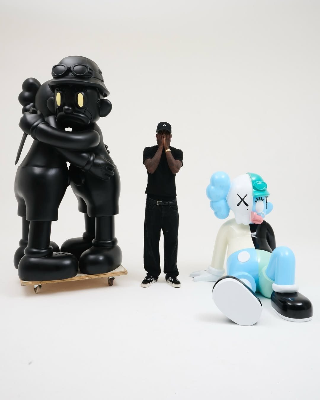 Olaolu Slawn 攜手 KAWS 打造聯名雕塑作品?引本人親自澄清:「這與我無關!」