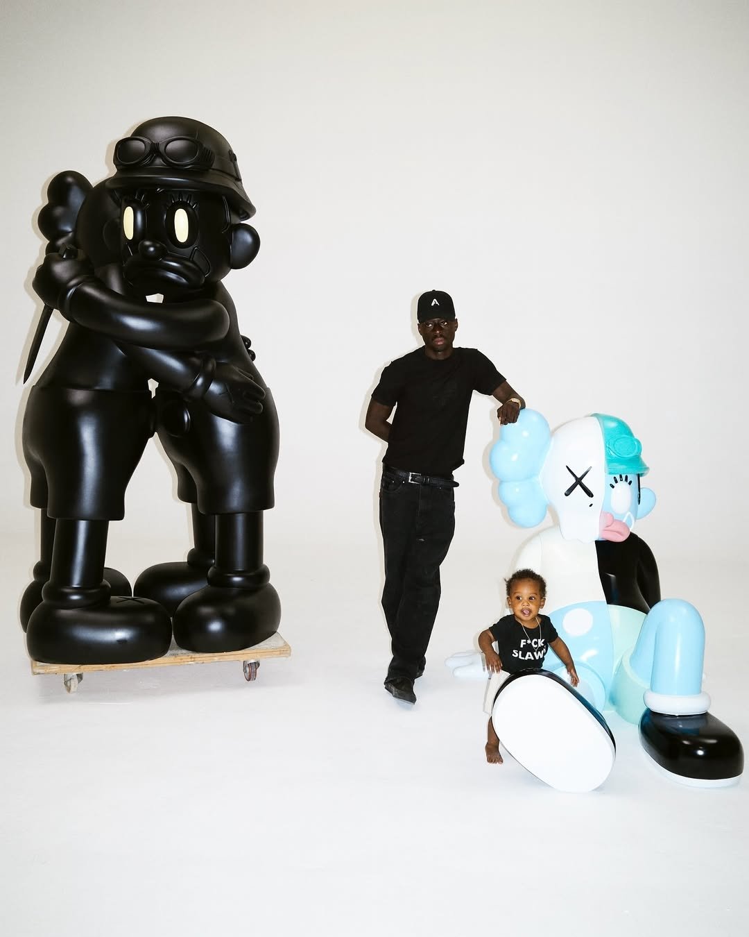 Olaolu Slawn 攜手 KAWS 打造聯名雕塑作品?引本人親自澄清:「這與我無關!」